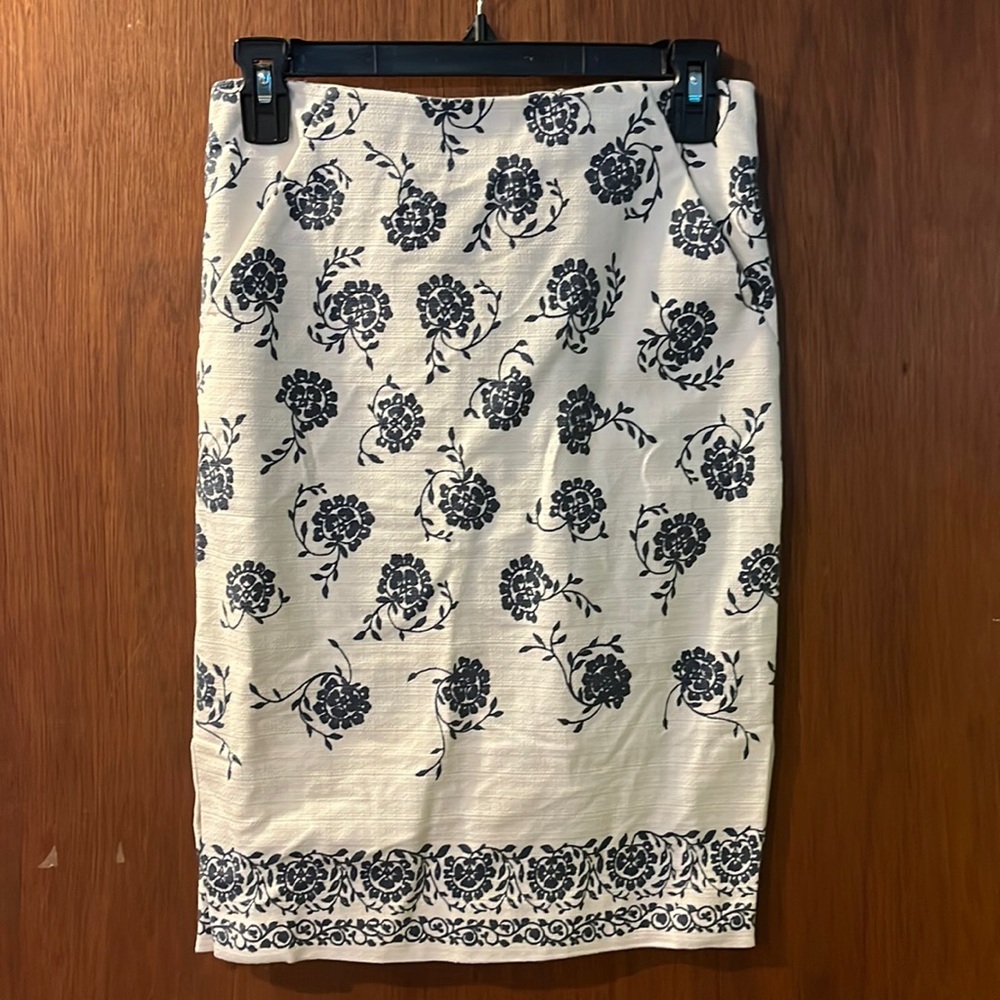 Off-white and blue floral Loft Skirt
